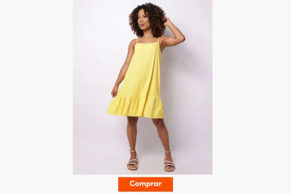 mulher usando amarelo no ano novo