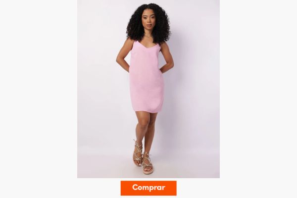 mulher usando rosa no ano novo