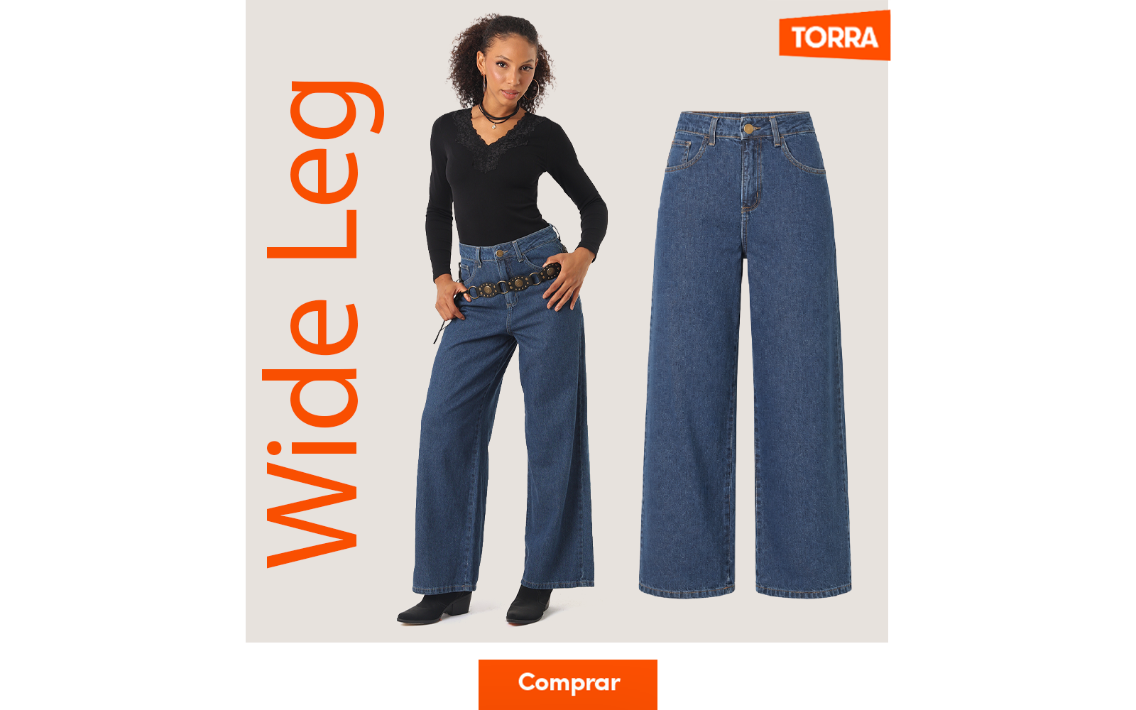 Modelo veste calça jeans wide leg feminina com lavagem denim tradicional