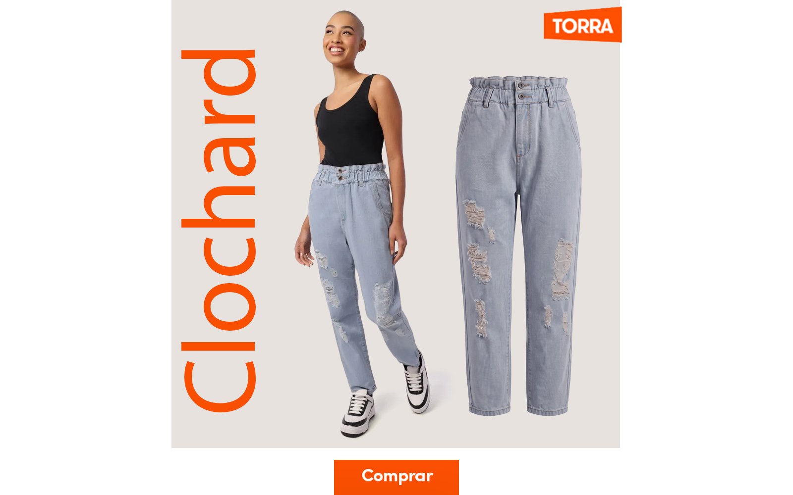 Modelo veste calça clochard feminina avagem denim clara destroyed
