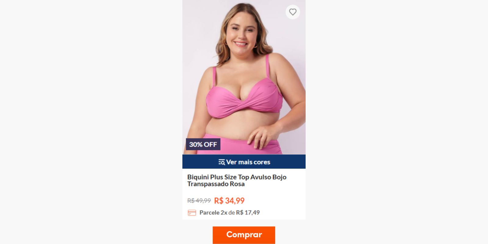 modelo veste top de biquini plus size rosa com detalhe na frente