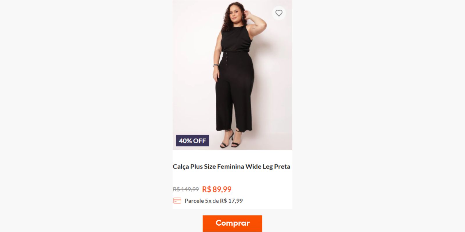 modelo veste look plus size blusa e calça wide leg preta