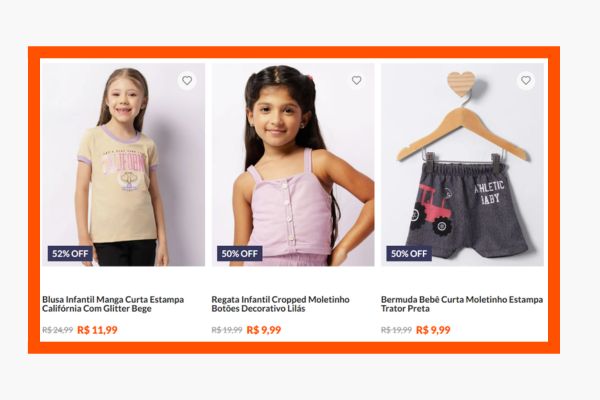 roupa infantil na promoção