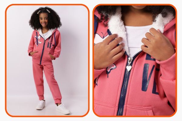 Menina com roupa rosa e zíper, estilo casual infantil.