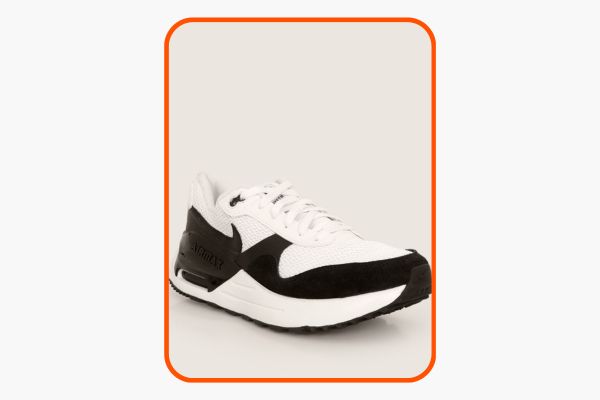 Tênis Nike branco e preto para corridas e treinos