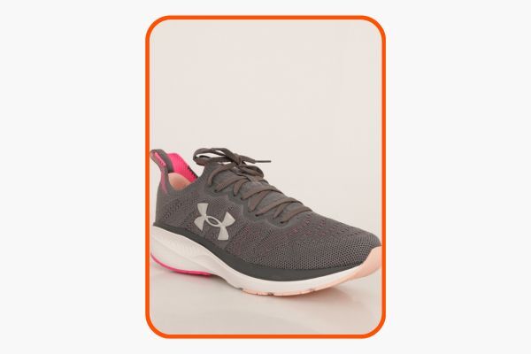 Tênis esportivo Under Armour cinza e rosa
