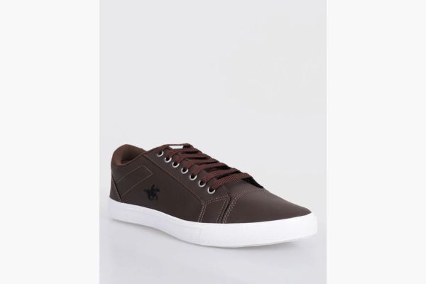 Tênis masculino marrons com solado branco