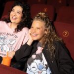 mulheres-sorrindo-cinema-camisetas