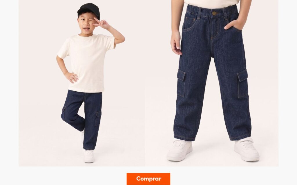 criança com calça jeans escura e camiseta