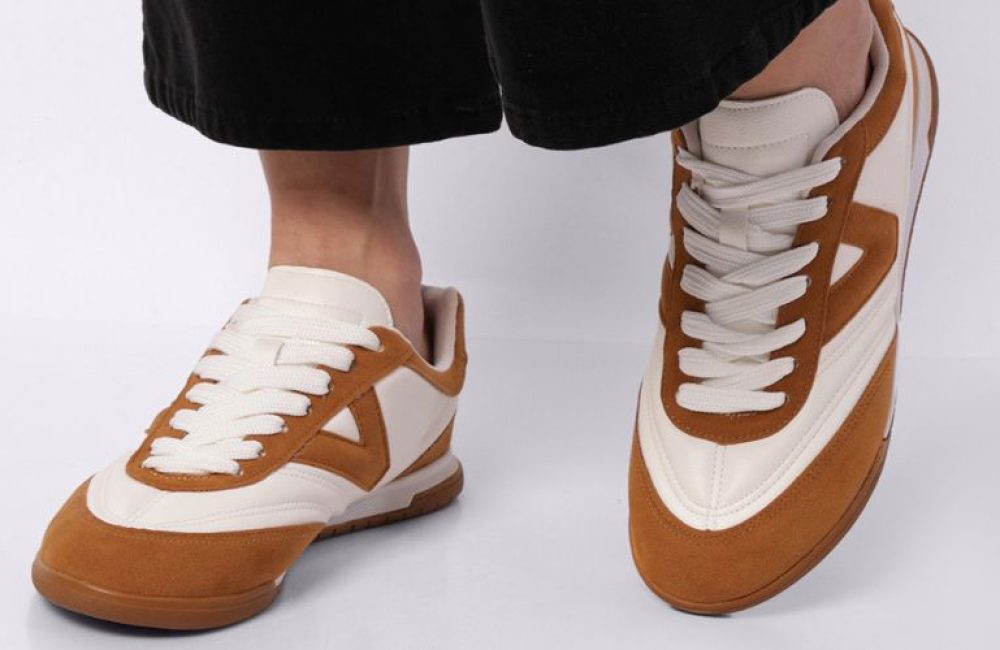 tenis-esportivo-feminino-marrons-brancos
