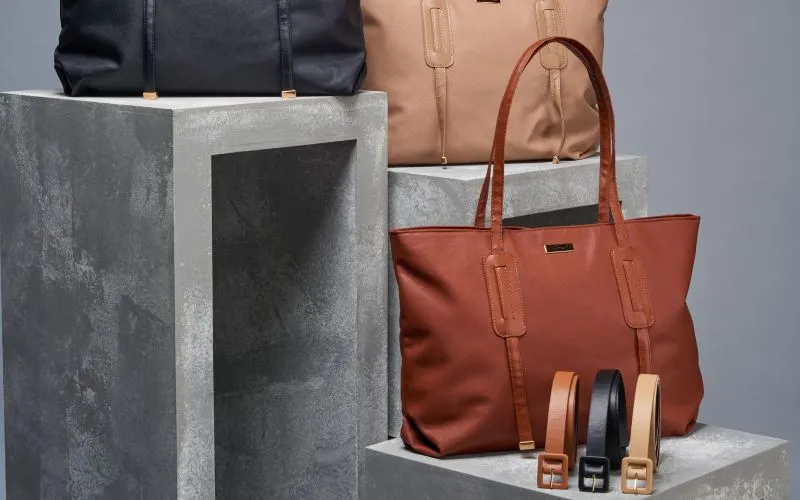 acessórios de moda indispensáveis: bolsa, cintos e mais