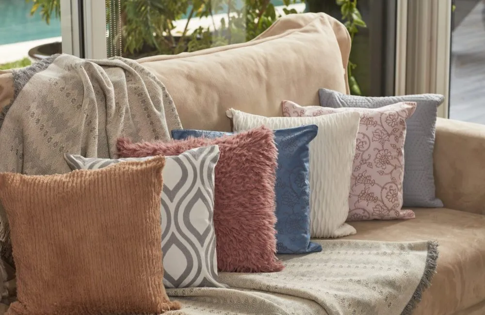 Almofadas Decorativas sobre um sofá